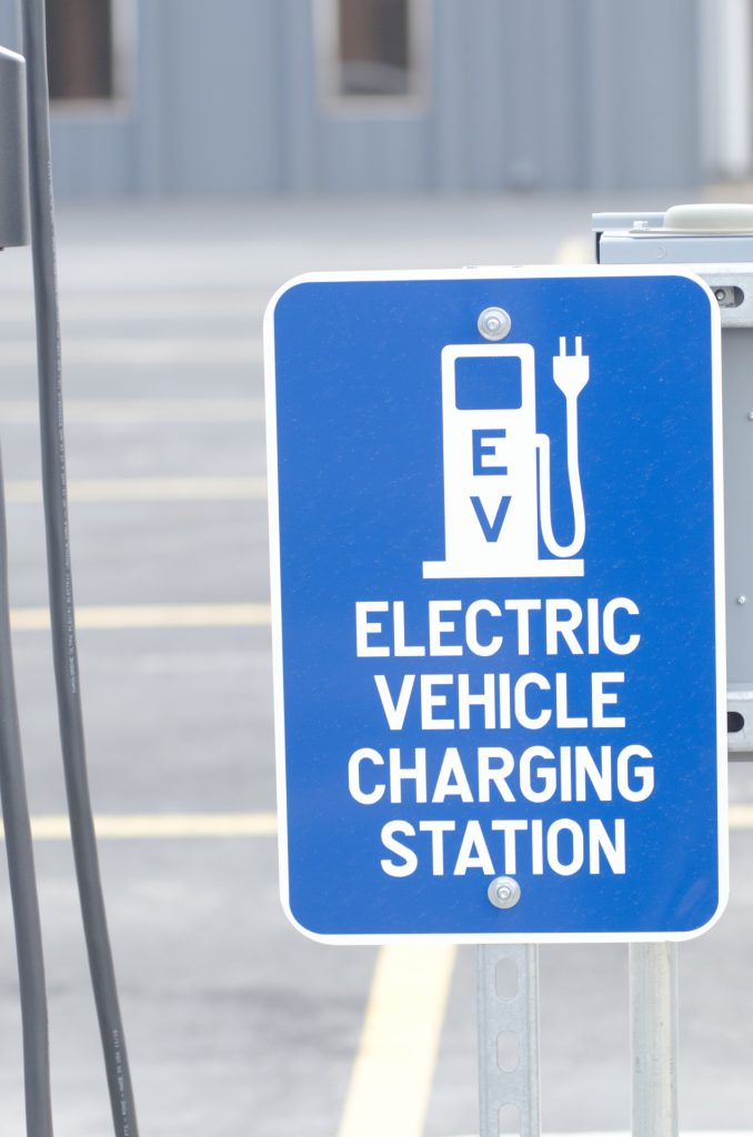 近い将来ガソリン車が販売禁止になる?その時キャンピングカーは?