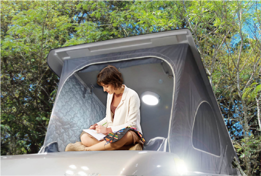 しっかり足を伸ばして寝られる! 家族での車中泊にオススメのコンパス