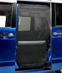 そろそろ虫よけ車中泊対策が必要!! 夏のクルマ旅に持って行くべき装着簡単な虫よけアイテム“64ネット”