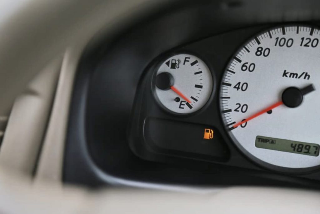 短時間の仮眠でも要注意! アイドリングしながらの車中泊に潜む危険とは?