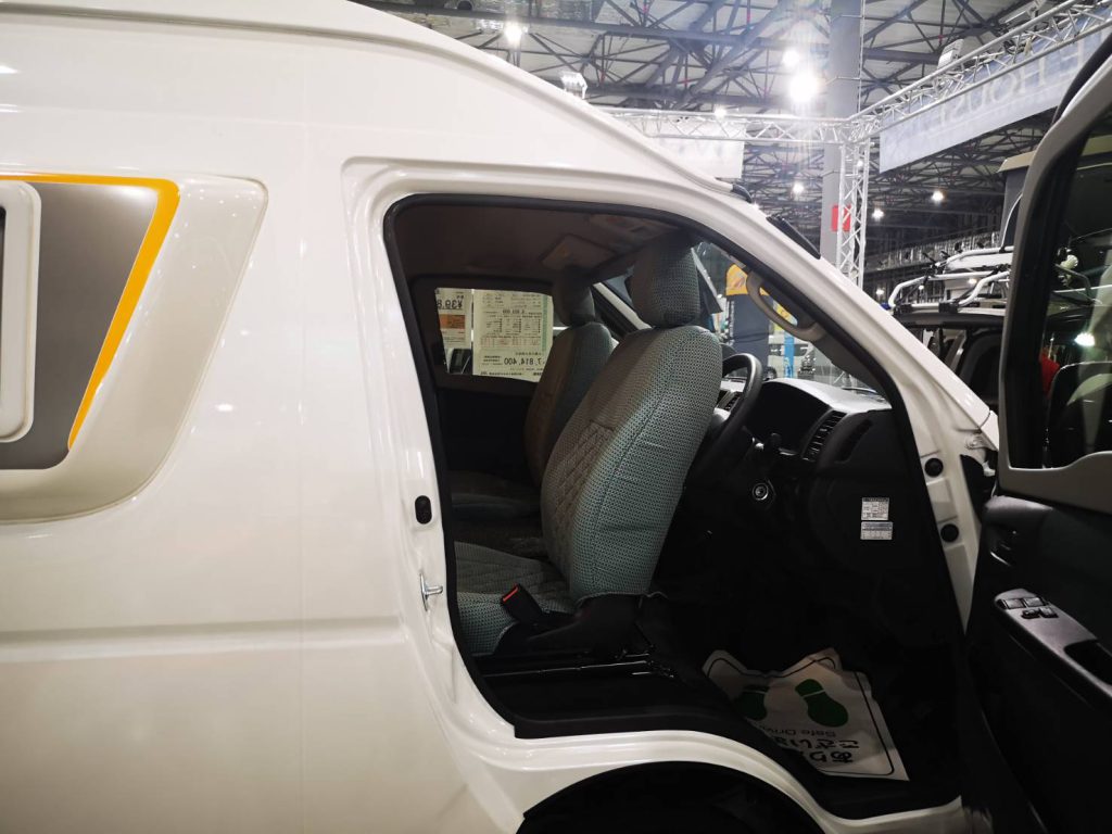 明日11月3日水曜日（祝）、名古屋店・横浜店・福岡店は営業いたします。